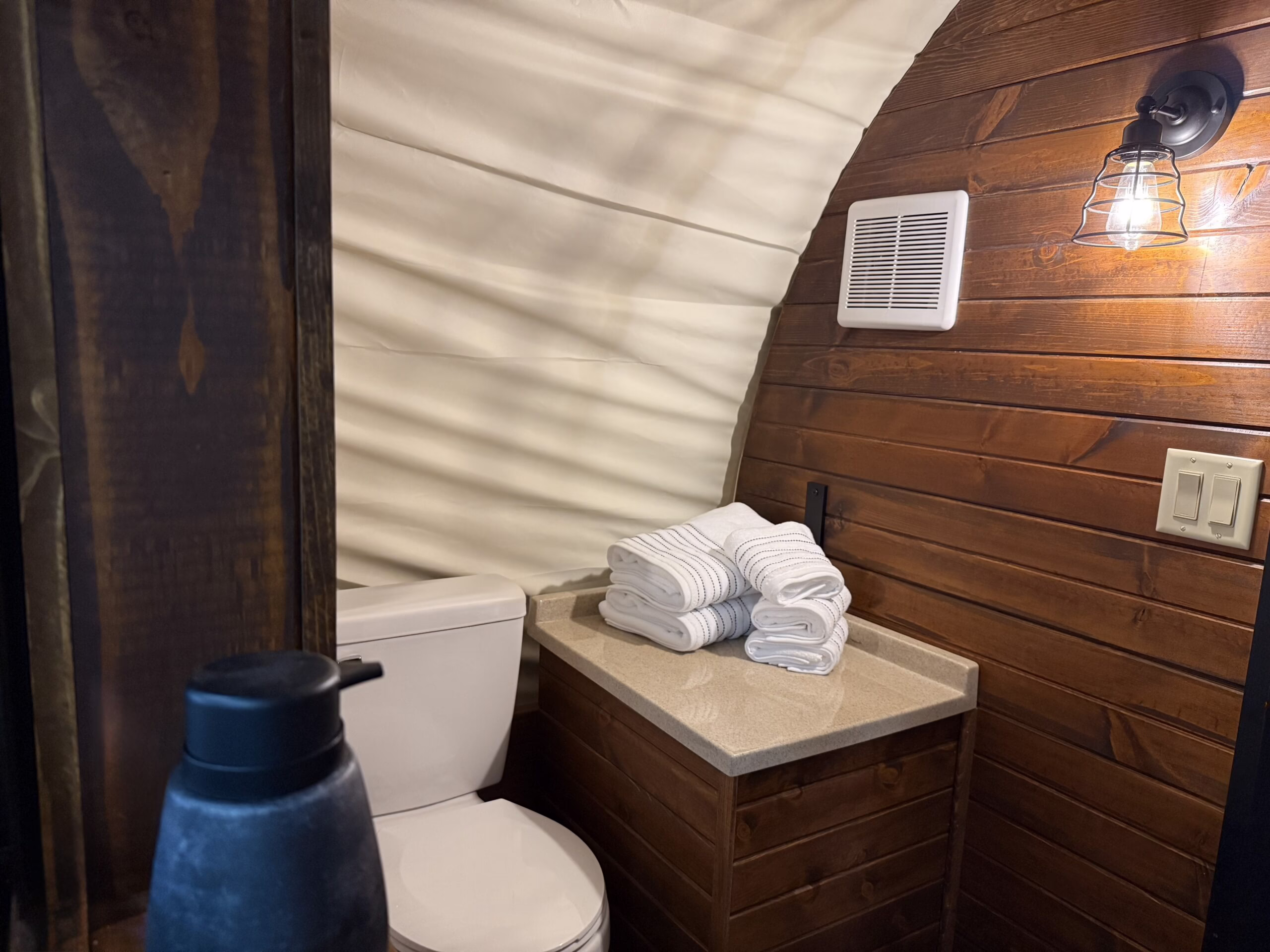 en suite bathroom in Pioneer Elite wagon