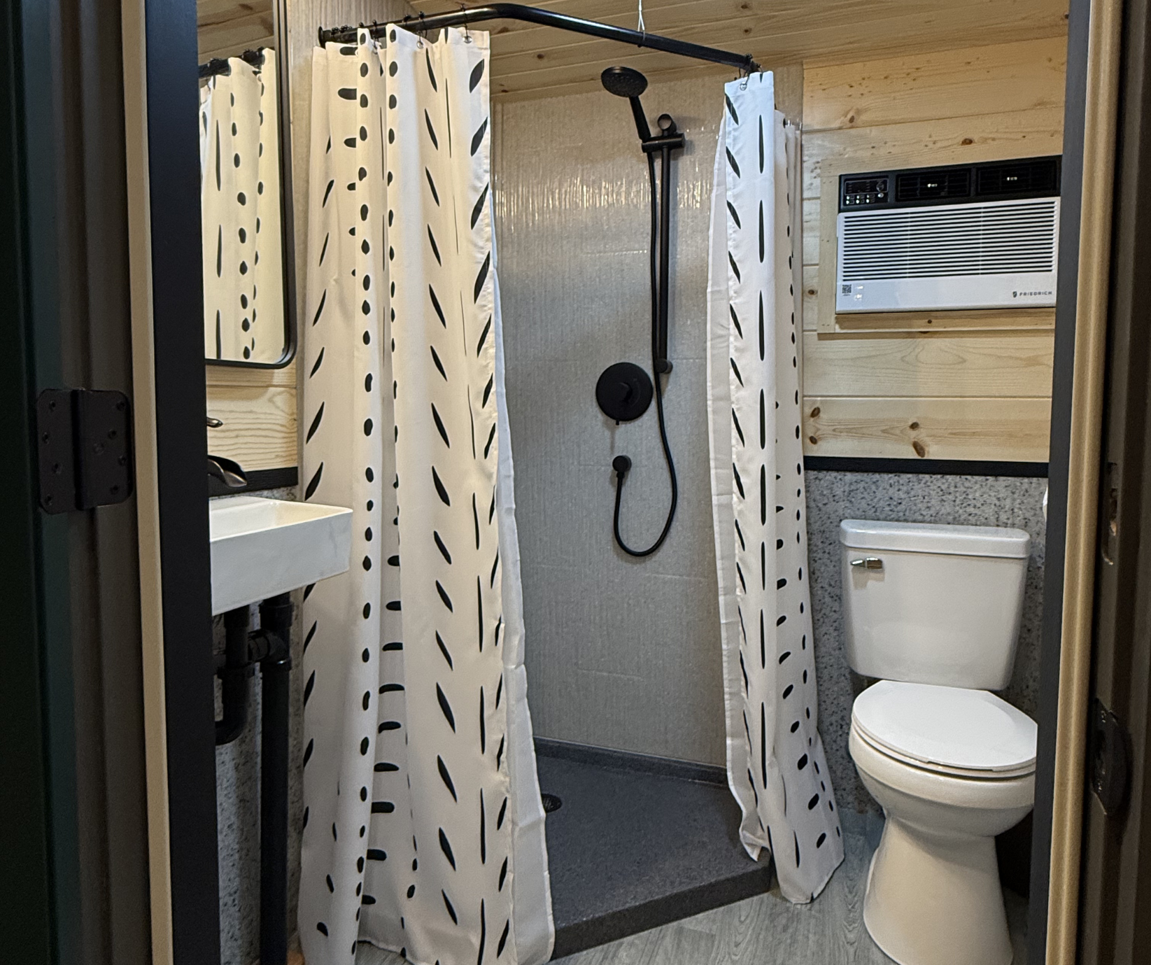Outdoor Shower House - Image 7