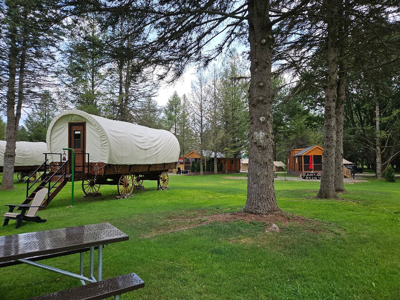 Covered-wagon exterior 4